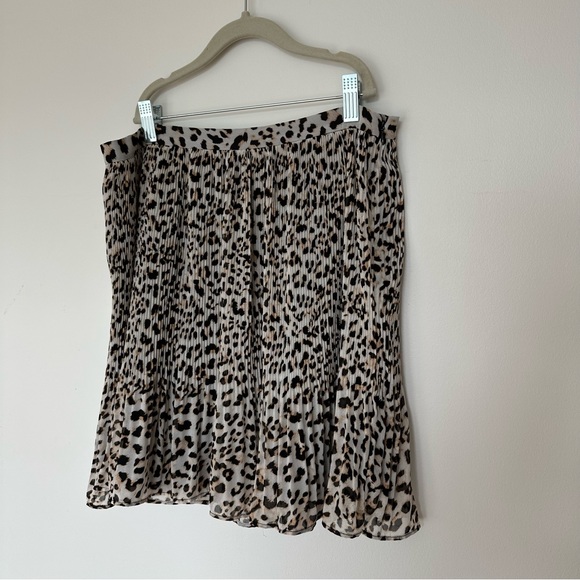 Banana Republic | Mini Skirt Pleated - Picture 5 of 9